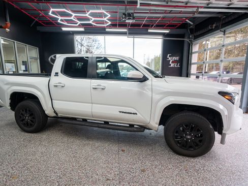 Used 2024 Toyota Tacoma SR5 image 5