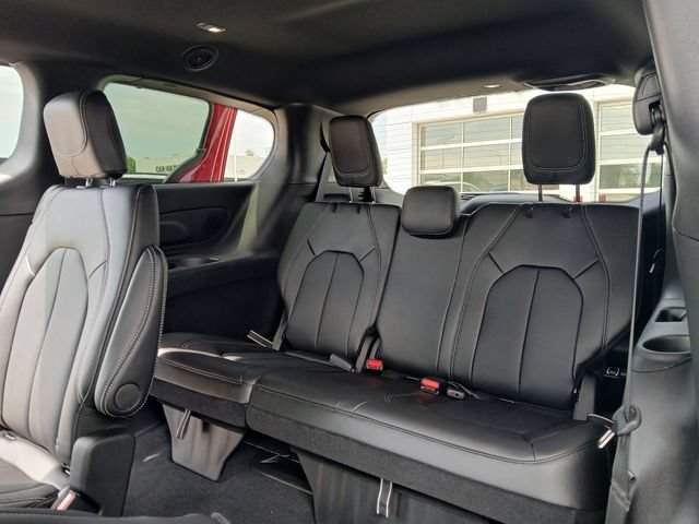 New 2026 Chrysler Pacifica Select AWD/4WD image 13
