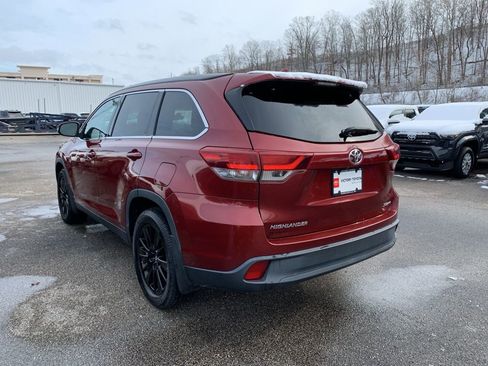 Used 2019 Toyota Highlander SE image 6