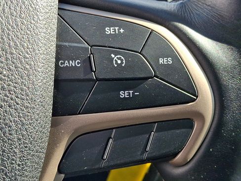 Used 2018 Jeep Cherokee Latitude w/ Cold Weather Group image 21