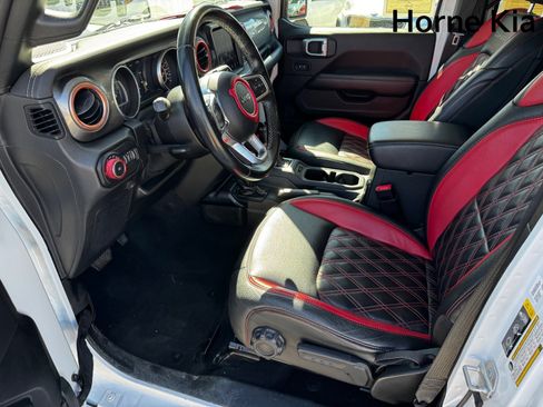 Used 2021 Jeep Wrangler Unlimited Sahara w/ Uconnect 4C Nav & Sound Group image 9