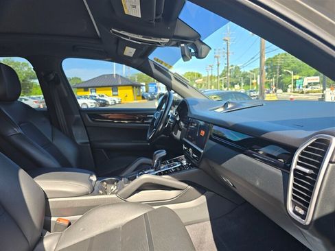Used 2020 Porsche Cayenne S AWD/4WD image 19