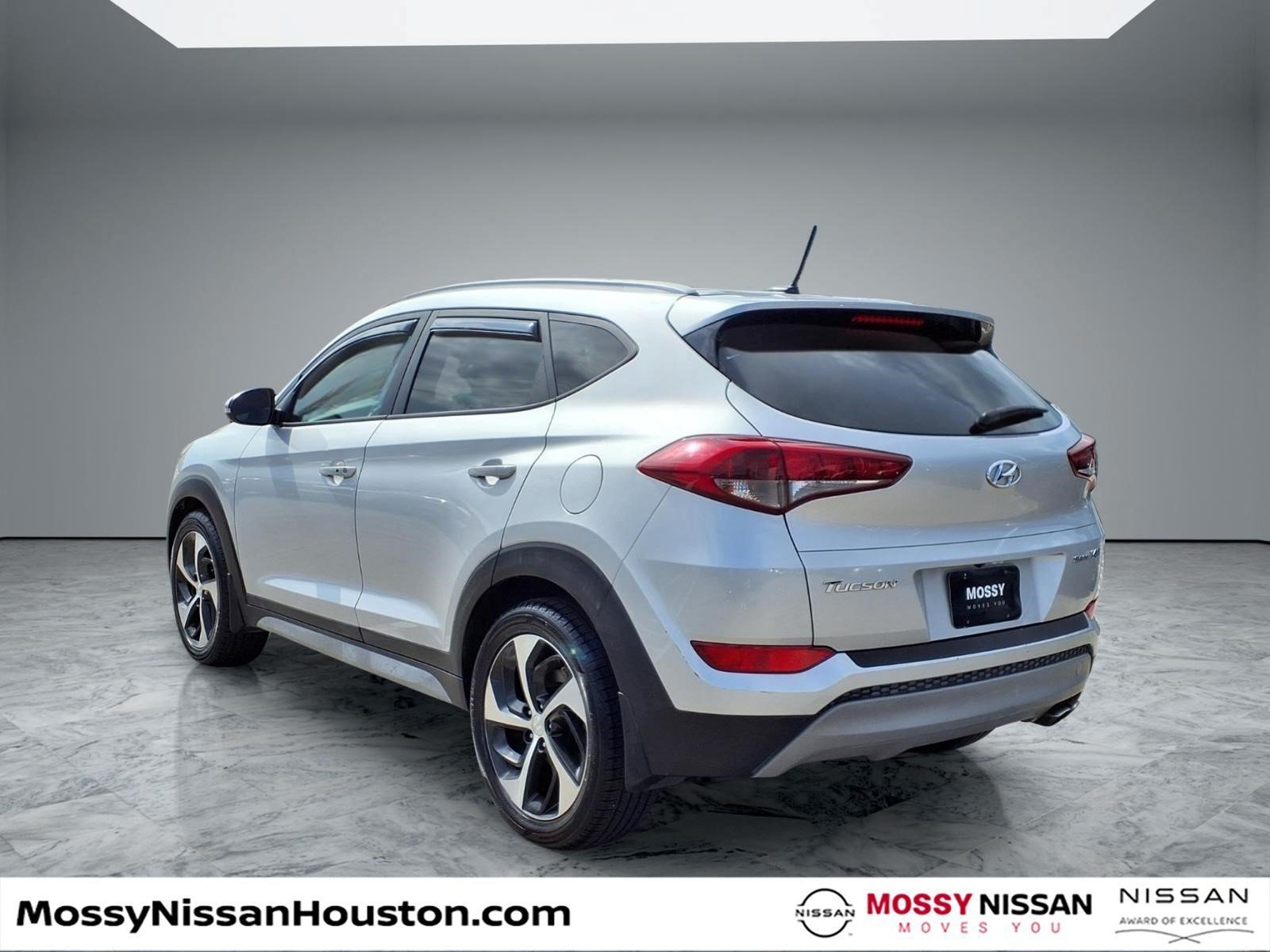 Used 2017 Hyundai Tucson Sport w/ Cargo Package FWD image 2