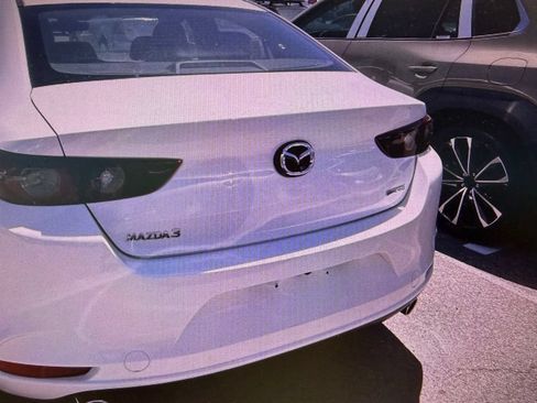 Used 2023 MAZDA MAZDA3 s FWD image 4
