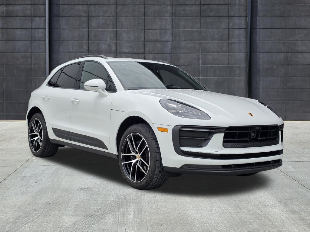 Certified 2026 Porsche Macan AWD/4WD image 6