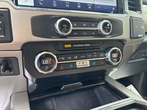 Used 2022 Ford F350 Lariat w/ Lariat Ultimate Package AWD/4WD image 26