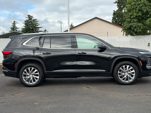 Used 2025 Buick Enclave Preferred AWD/4WD image 3