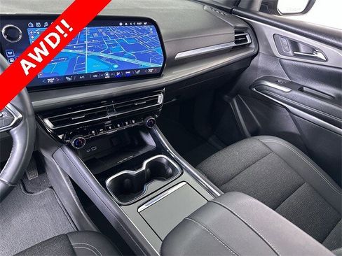 Used 2024 Chevrolet Traverse LT image 36