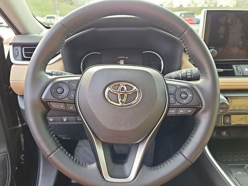 Used 2023 Toyota RAV4 XLE Premium image 26
