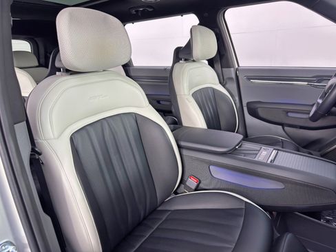 Used 2024 Kia EV9 GT-Line image 41