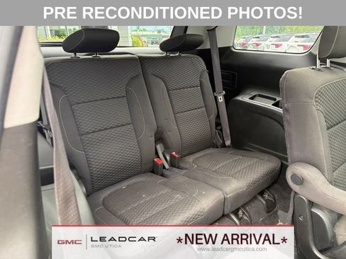 Used 2017 GMC Acadia SLE AWD/4WD image 16