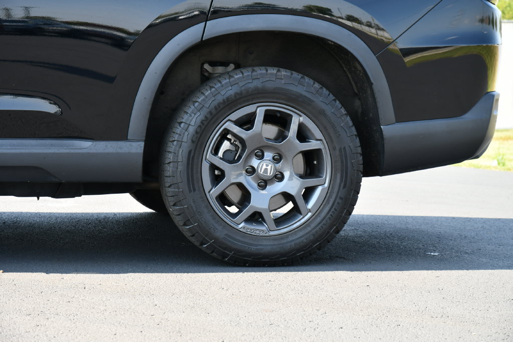 Used 2025 Honda Pilot TrailSport image 11