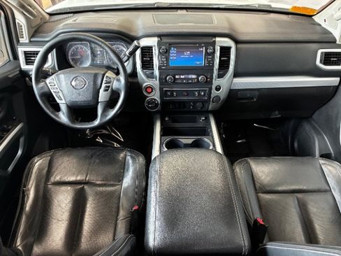 Used 2017 Nissan Titan PRO-4X w/ Pro-4x Convenience Package AWD/4WD image 12