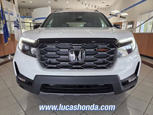 Used 2023 Honda Passport TrailSport image 2