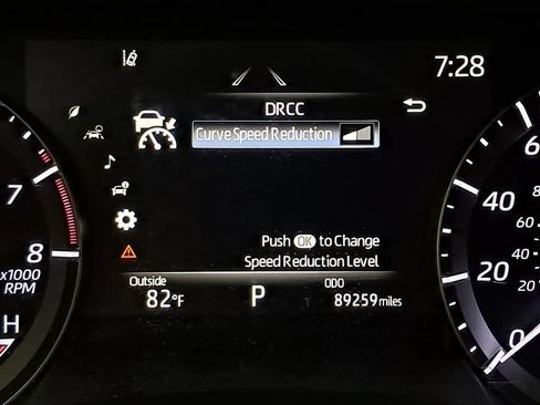 Used 2021 Toyota Highlander XLE FWD image 11