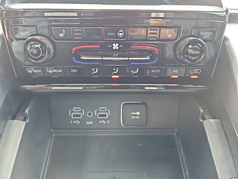 Used 2025 Jeep Grand Cherokee L Laredo w/ Luxury Tech Group I RWD image 28