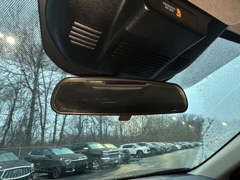 Used 2024 Nissan Rogue S image 28