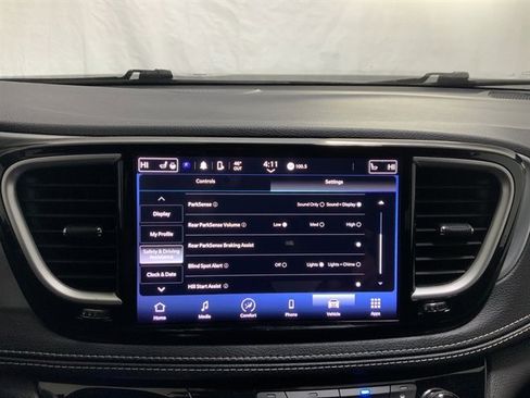 Used 2023 Chrysler Pacifica Touring image 29