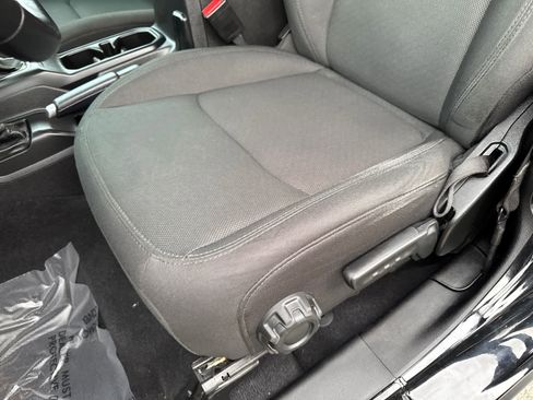 Used 2022 Jeep Gladiator Sport image 15