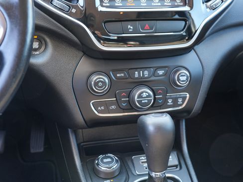 Used 2020 Jeep Cherokee Limited AWD/4WD image 24