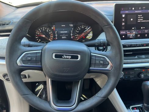 Used 2023 Jeep Compass Latitude AWD/4WD image 30