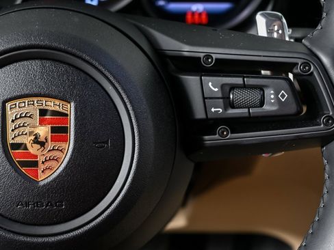 Certified 2025 Porsche Macan image 11