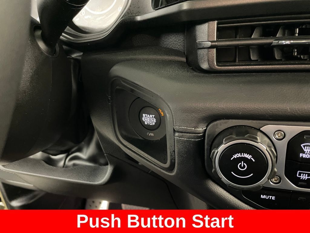 Used 2025 Jeep Gladiator Mojave w/ Safety Group AWD/4WD image 31