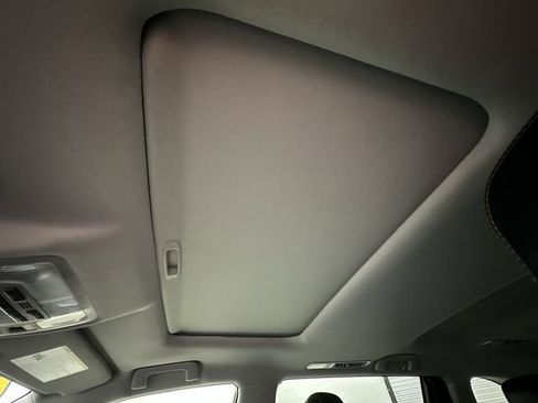 Used 2019 Toyota Highlander XLE image 28