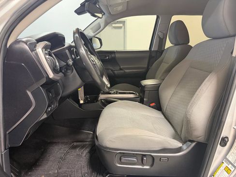 Used 2022 Toyota Tacoma SR5 AWD/4WD image 11