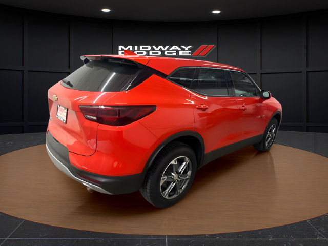 Used 2025 Chevrolet Blazer LT FWD image 4