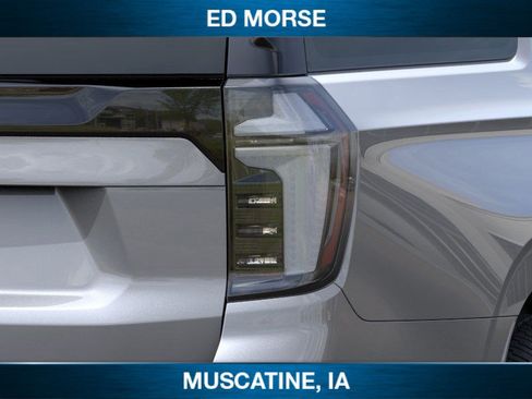 New 2025 Chevrolet Suburban Premier image 11