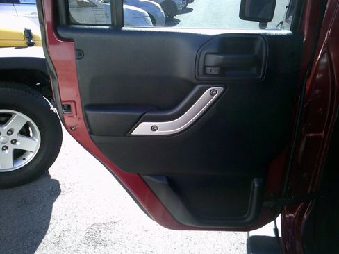 Used 2011 Jeep Wrangler Unlimited Sahara w/ Dual Top Group AWD/4WD image 16