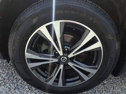 Used 2019 Nissan Rogue SV w/ Sun & Sound Touring Package AWD/4WD image 13