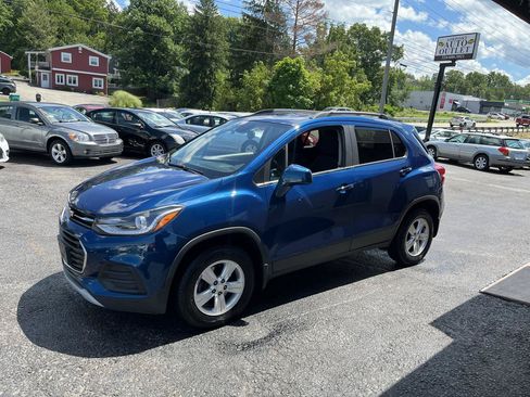 Used 2020 Chevrolet Trax LT w/ LPO, Protection Package AWD/4WD image 10