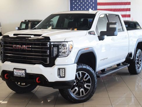 Used 2020 GMC Sierra 2500 AT4 w/ AT4 Premium Package AWD/4WD image 3