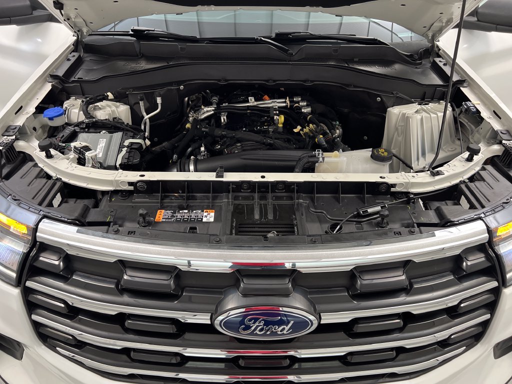 Used 2025 Ford Explorer Active AWD/4WD image 77
