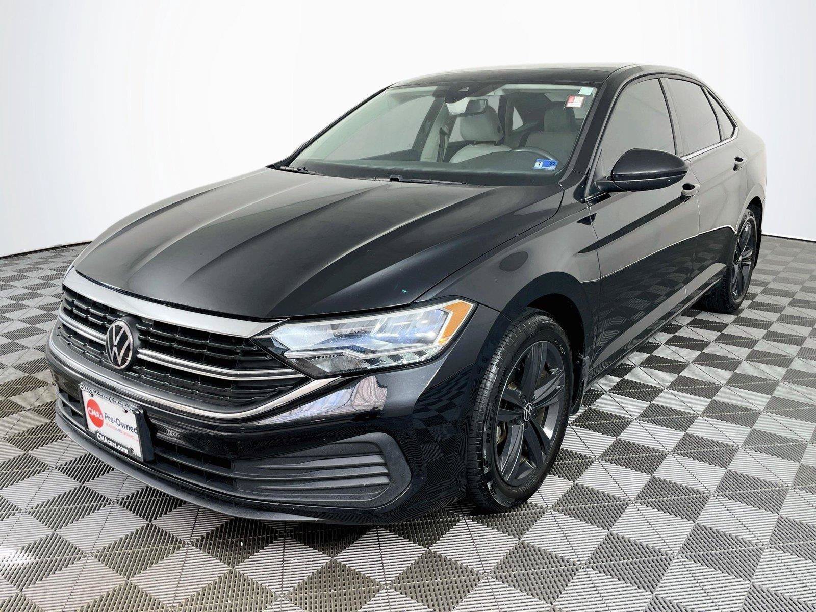 Used 2024 Volkswagen Jetta SE FWD image 3