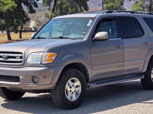 Used 2001 Toyota Sequoia Limited image 2