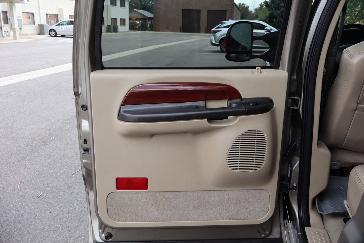 Used 2005 Ford Excursion Limited AWD/4WD image 26