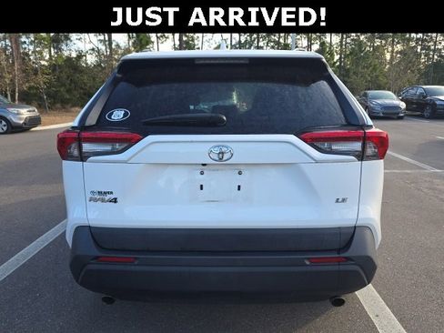 Used 2021 Toyota RAV4 LE image 3