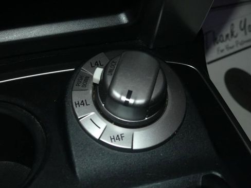 Used 2015 Toyota 4Runner Limited image 40