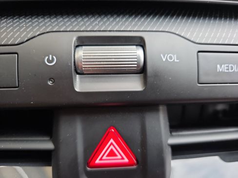 Certified 2025 Kia K4 GT-Line w/ GT-Line Premium Package image 15