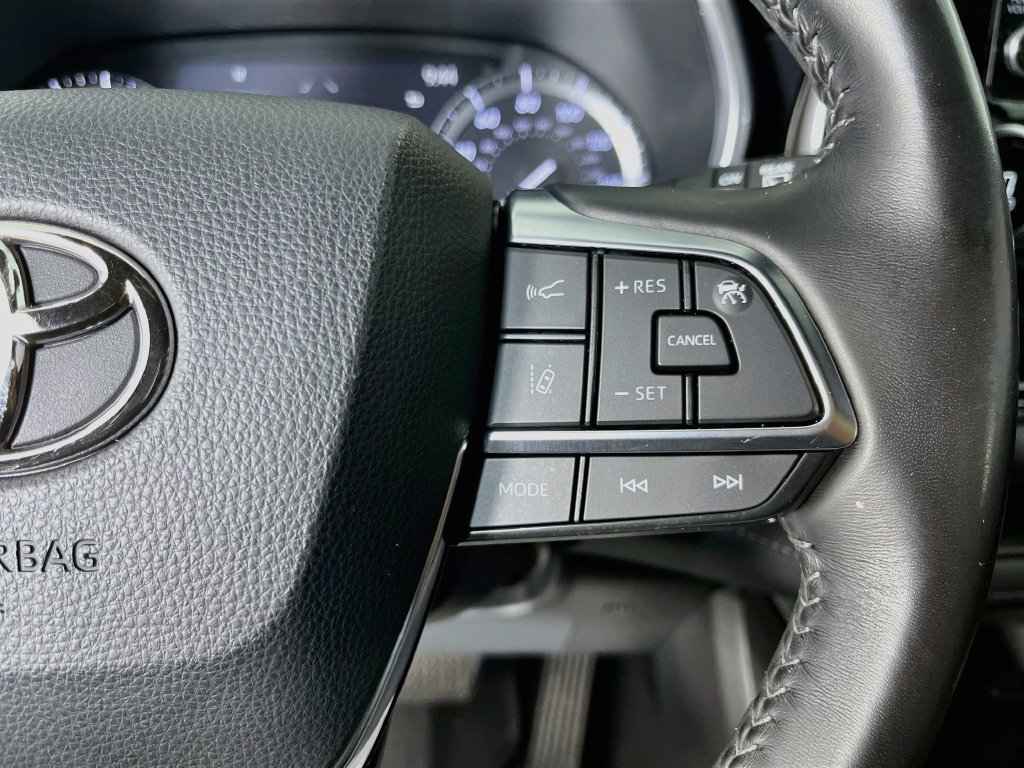 Used 2021 Toyota Highlander XSE AWD/4WD image 15
