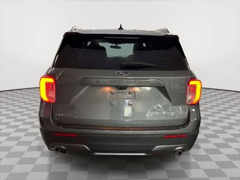 Used 2022 Ford Explorer XLT w/ Equipment Group 202A AWD/4WD image 3