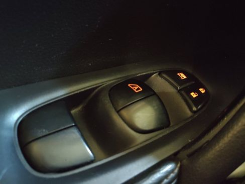 Used 2014 Nissan Rogue SV image 27