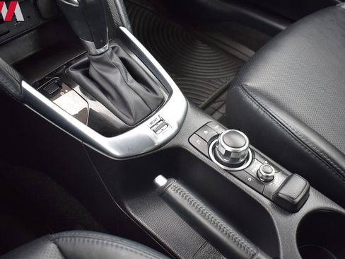 Used 2019 Toyota Yaris XLE image 22