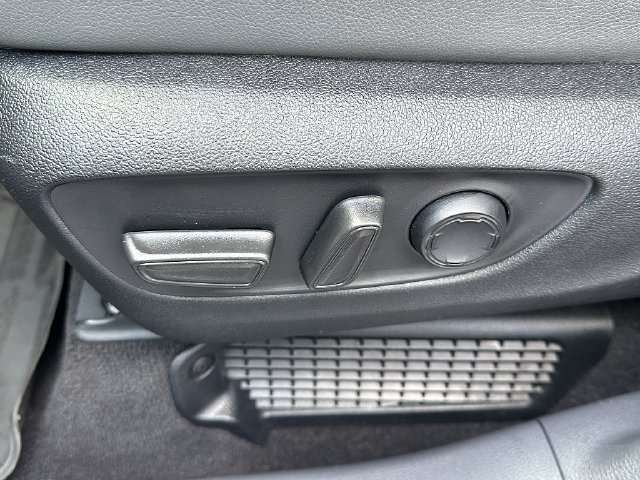 Certified 2024 Toyota Sienna XLE FWD image 19