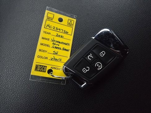 Used 2021 Volkswagen Atlas Cross Sport SE image 16