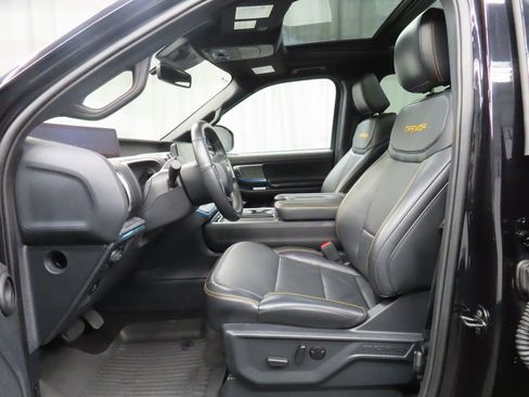 Used 2025 Ford Expedition Tremor AWD/4WD image 12