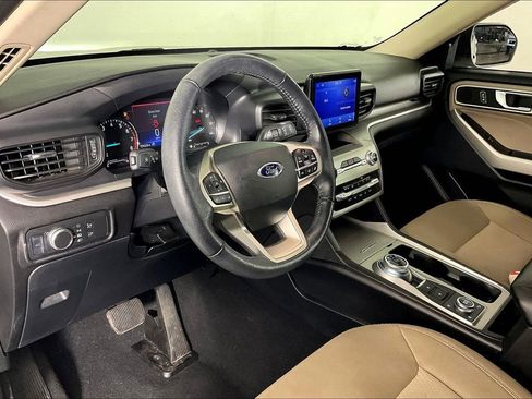 Used 2022 Ford Explorer XLT image 18